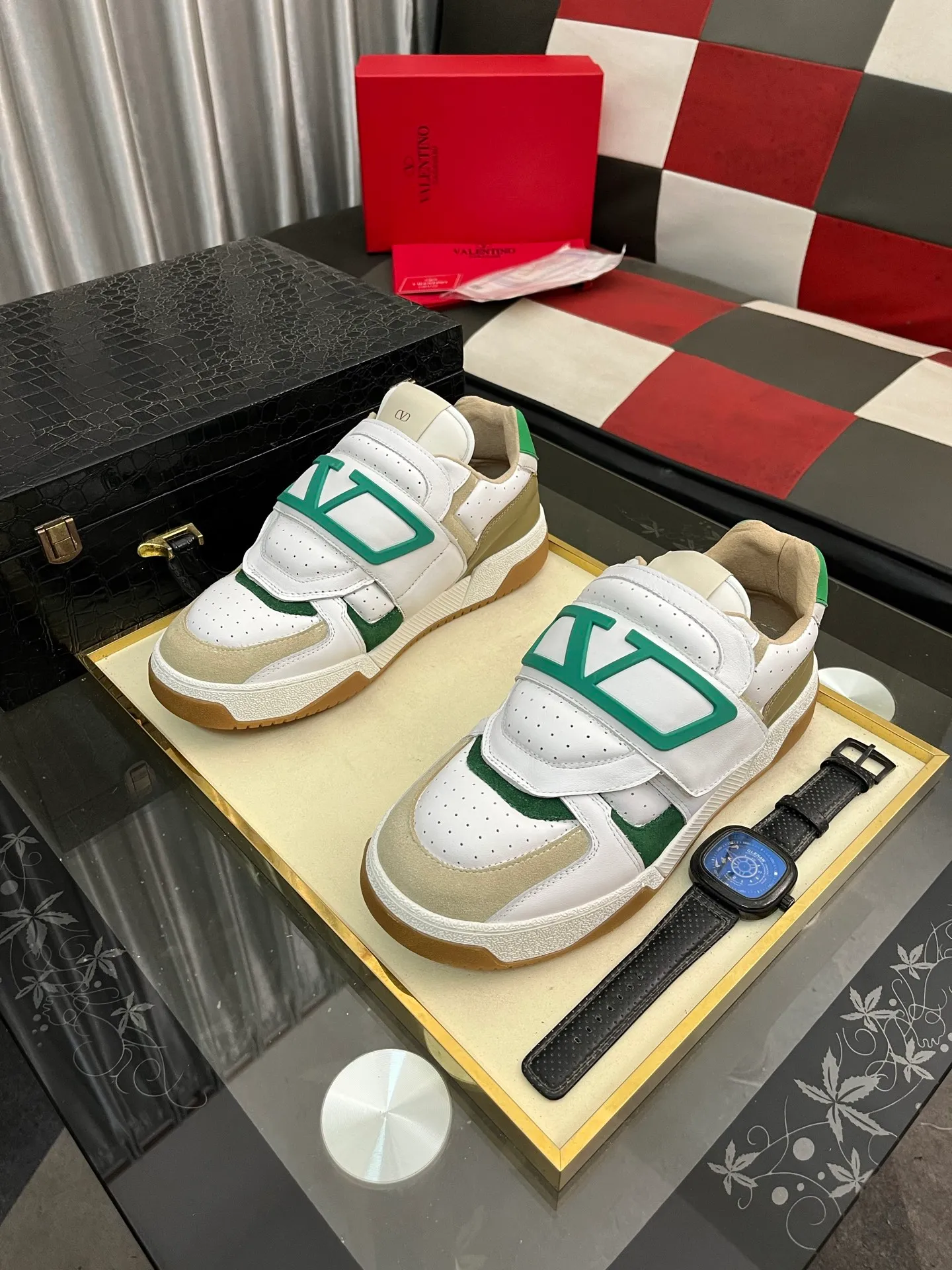 Men's shoes 💰540⌚️⌚️ VALENTINO Valentino's 2025 SS spring and summer new hot casual sports shoes, imported elastic cloth upper ➕The heel is Warren's exclusive rivet shape. The whole is very representative, the combination outsole is really easy to wear and very comfortable on the foot~, classic, comfortable and versatile! Size: 38-443️⃣Colors available